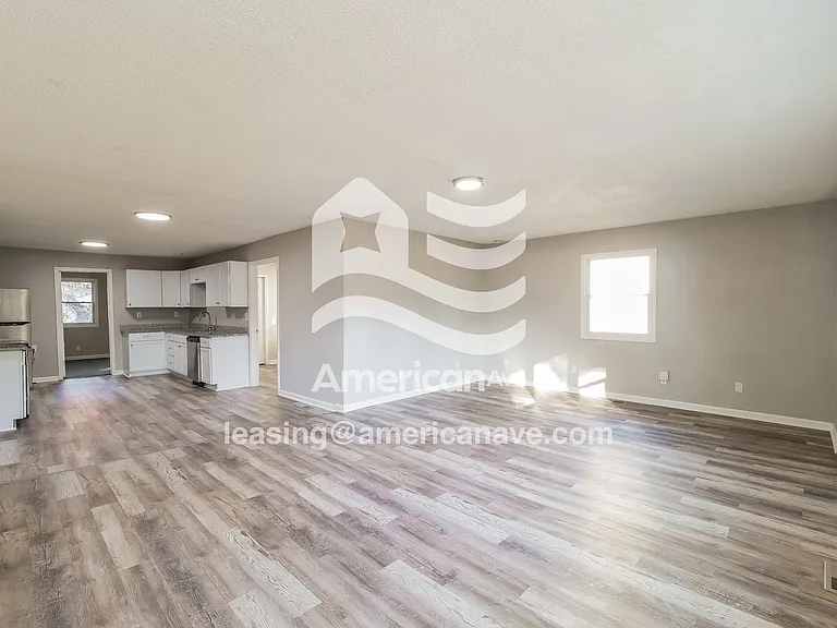 977685_004_wm_-_living_room_13310420.jpg
