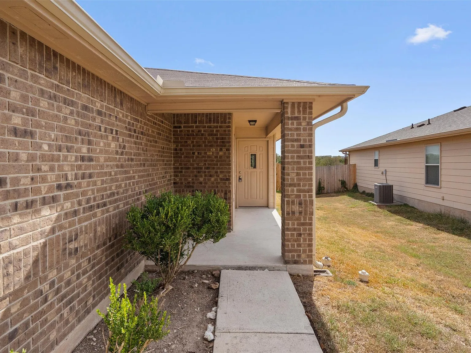 3 bed, 2.0 bath, 1203 sqft, $1,950 — Photo 4