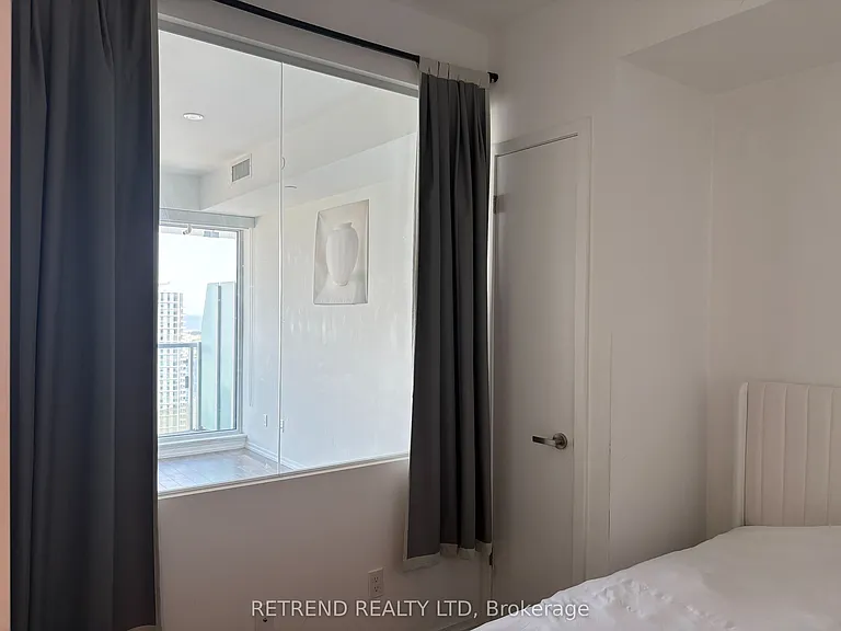 197 Yonge St #4704 — Photo 25