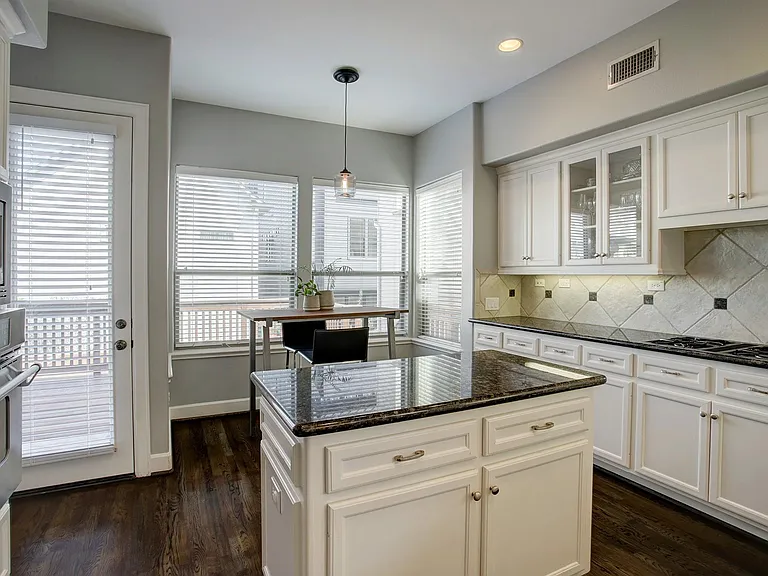 618 Asbury St — Photo 15