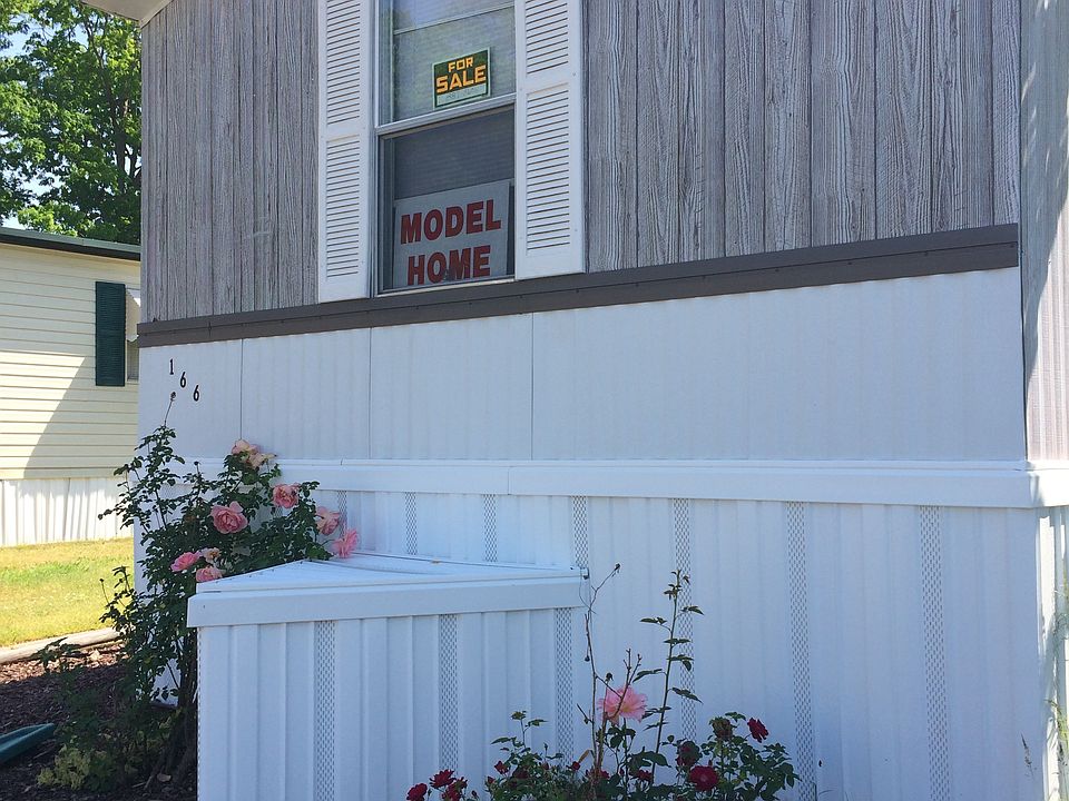 1st image of 166 N Redwood Ct