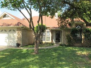 1901 W Spanish Oak Dr, Granbury, TX 76048