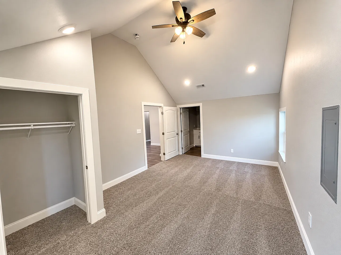 2 bed, 944 sqft, $1,275 — Photo 2