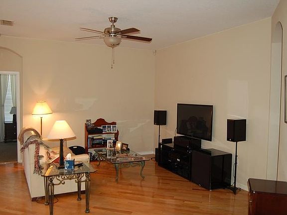 2nd image of 616 Samantha Ln