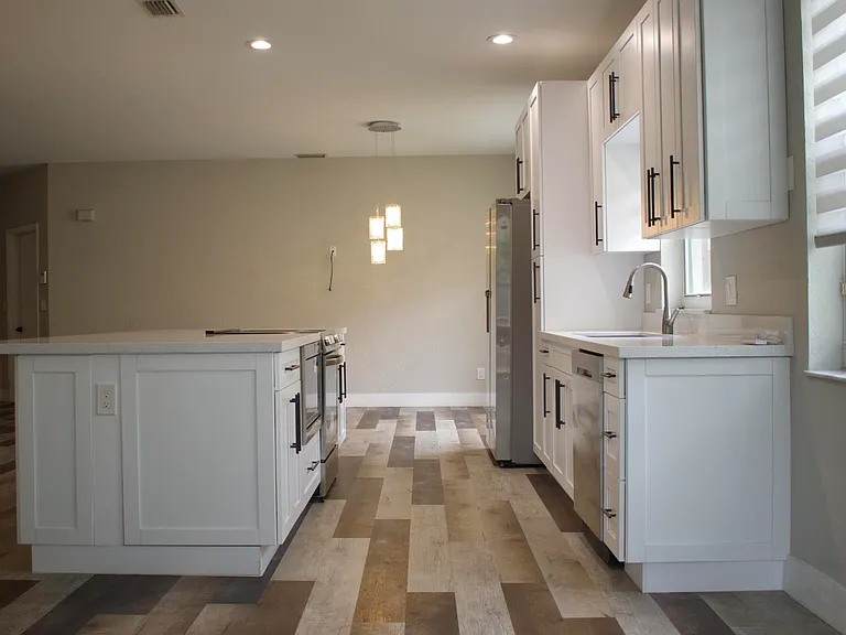 4907 Pelican Mnr — Photo 2