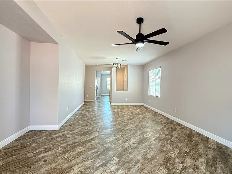 2354 Amana Dr — Photo 2