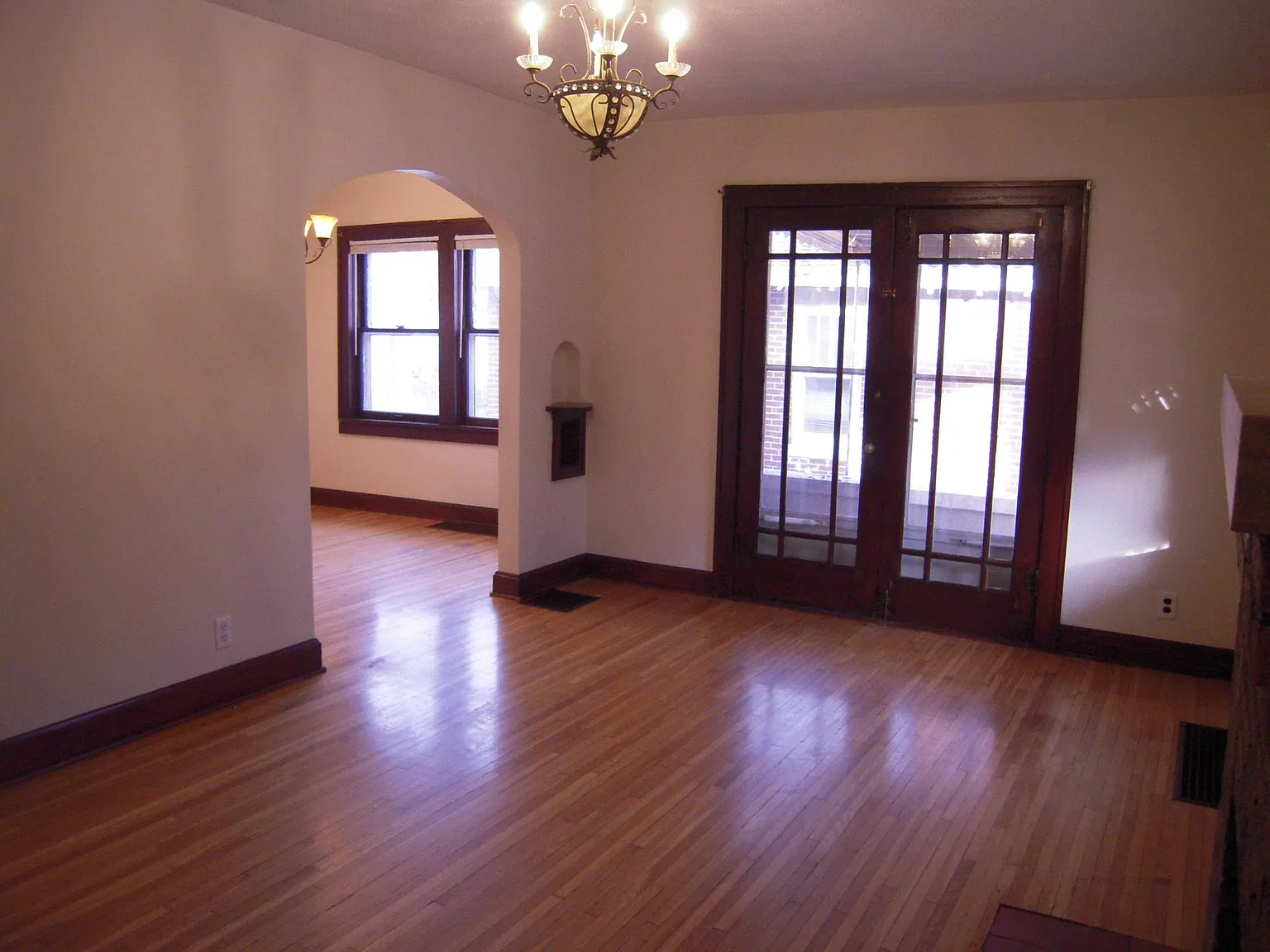 1035 Loren Street — Photo 2