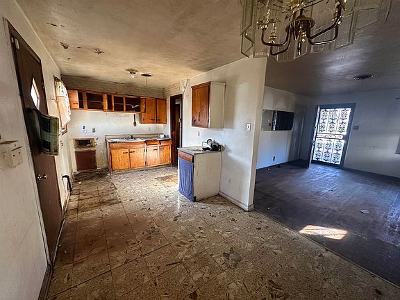 3rd image of 331 Honduras Ave