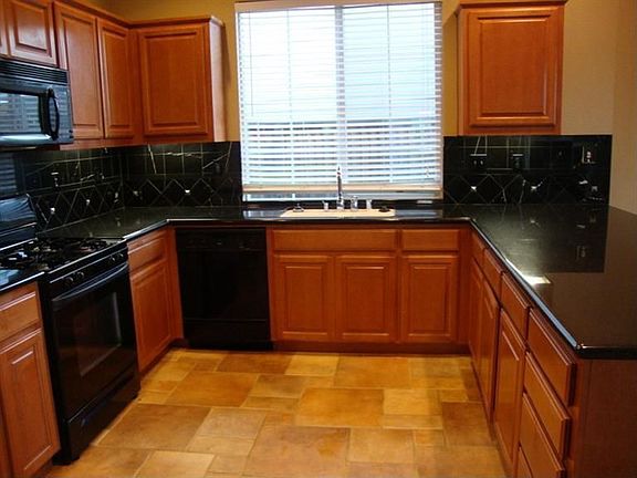 5th image of 169 Wisteria Ln