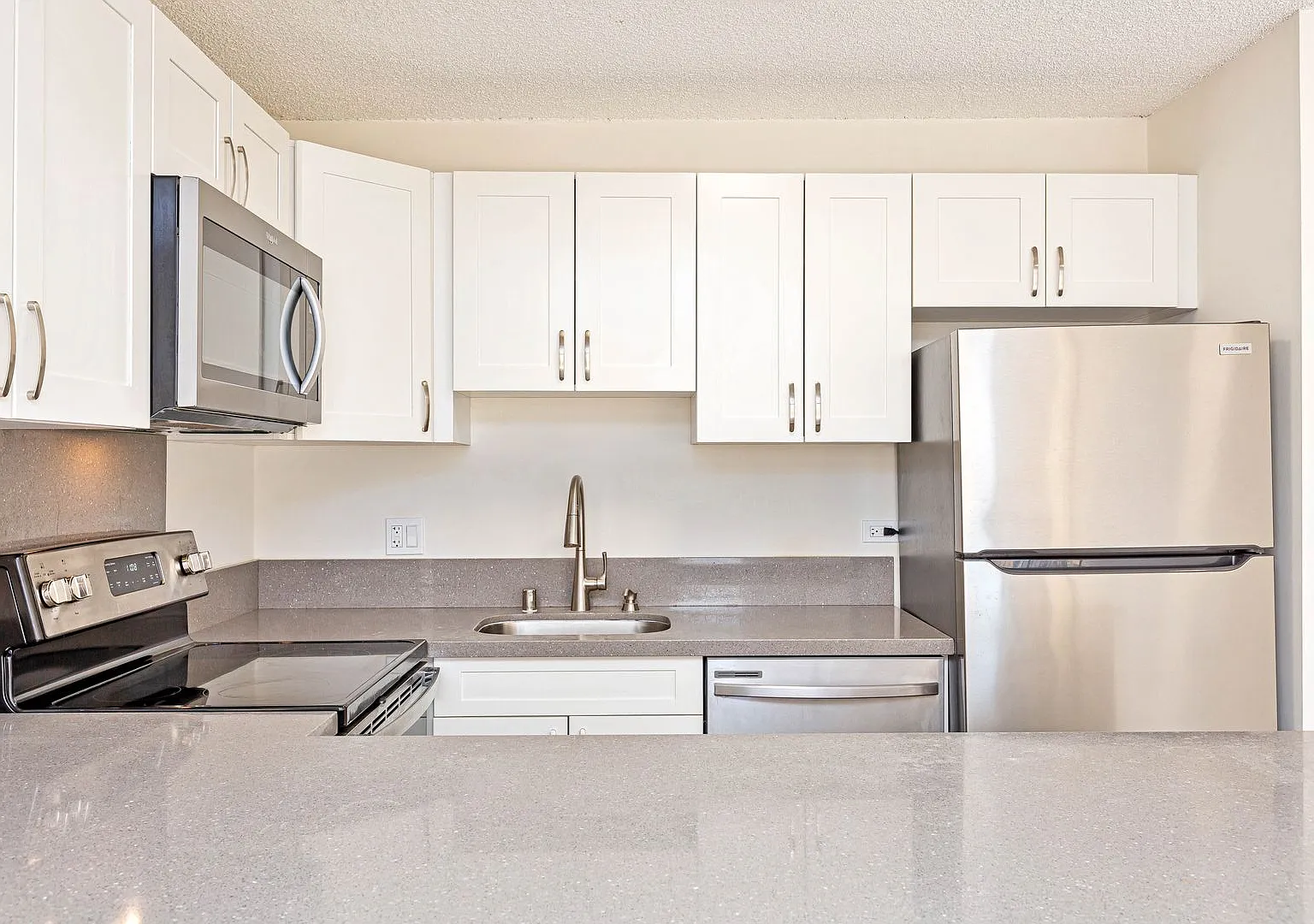 Rare Find! 2BR with Central AC + Electricity Included & Parking — Photo 3