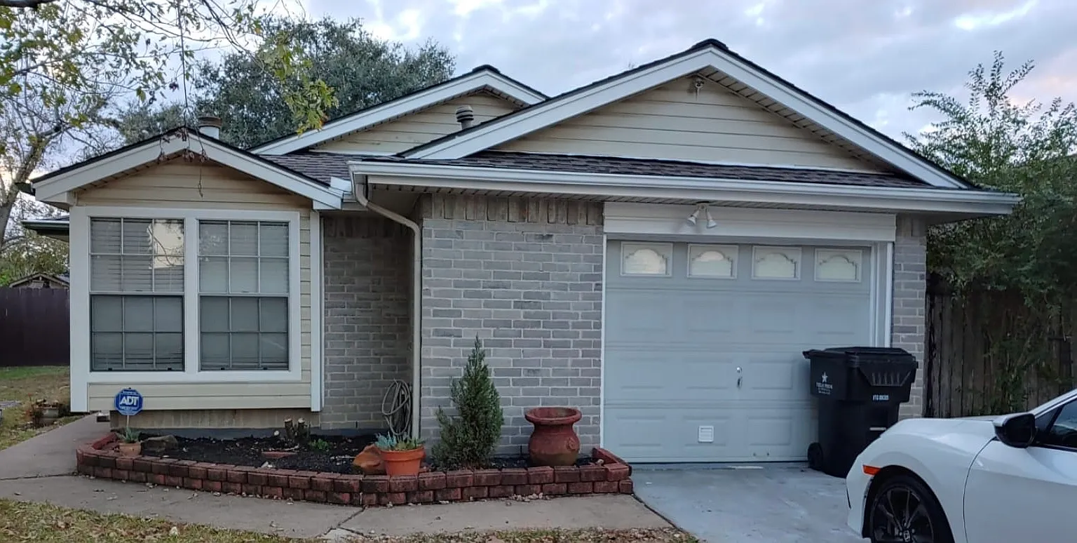 1819 Bugle Run Dr — Photo 1
