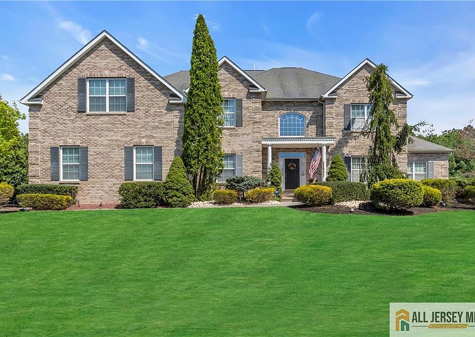 1st image of 7 Duchess Dr