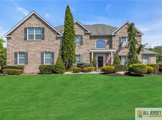 7 Duchess Dr, Monroe Township, NJ 08831