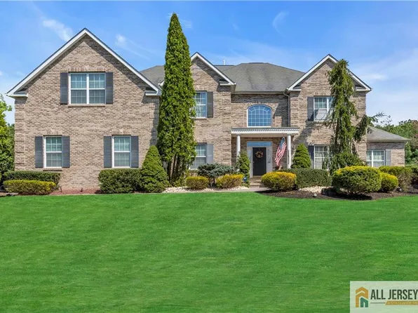 7 Duchess Dr, Monroe Township, NJ 08831