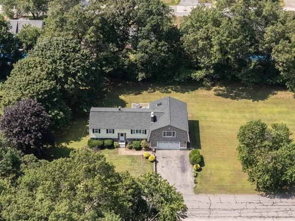 21 Sue Ann Dr, Dracut, MA 01826