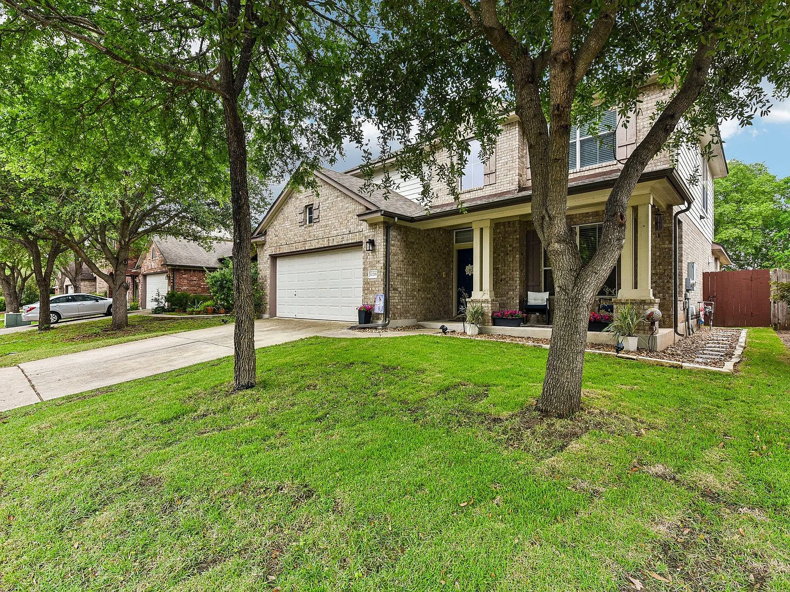 4 bed, 2.5 bath, 2958 sqft, $3,000 — Photo 2
