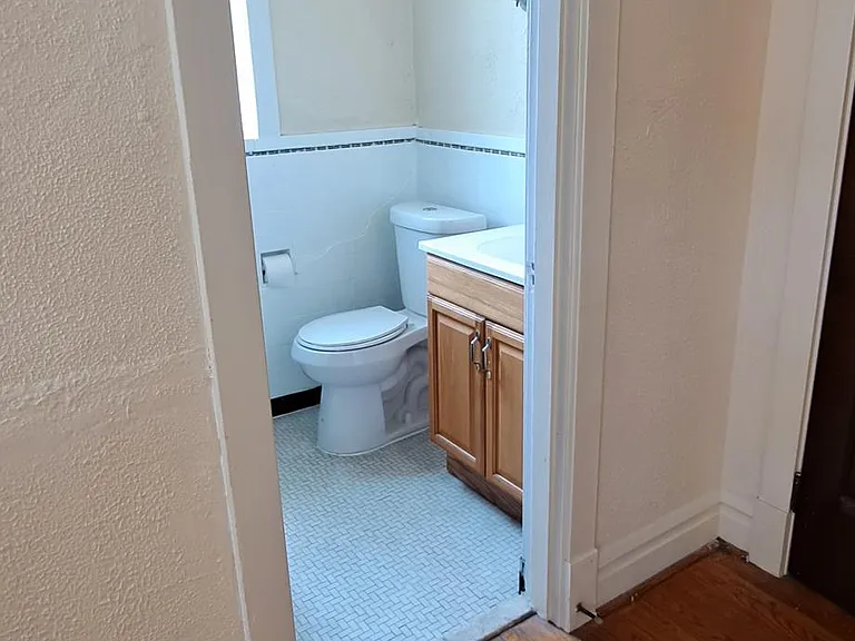 1017 Hi Pointe Pl #4 — Photo 2