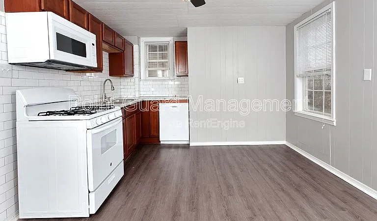 226 S Millwood Ave — Photo 6