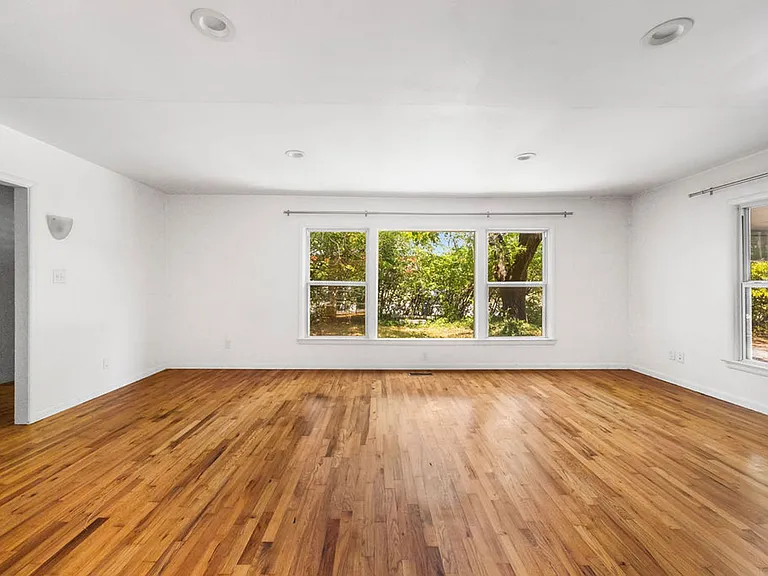 2445 W Mount Comfort Rd — Photo 21