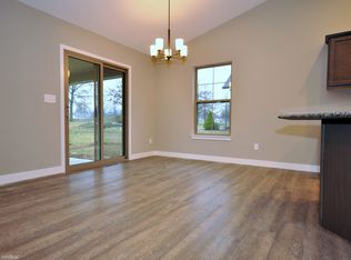7613 Stonebridge Dr, Maryville, IL