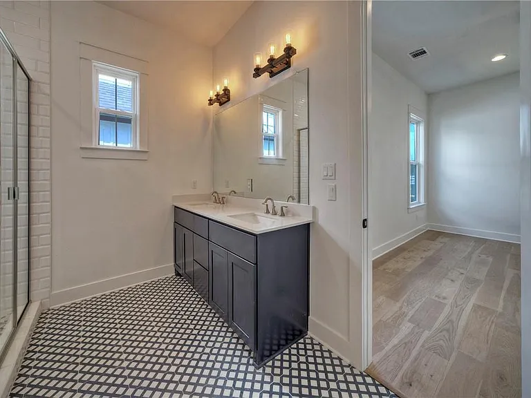 1010 Grant Wood Ave — Photo 18