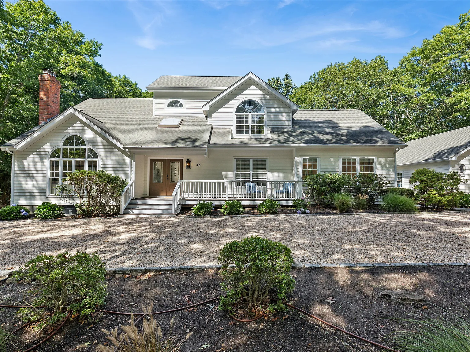 New Renovated Southampton Home with Pool — Photo 1