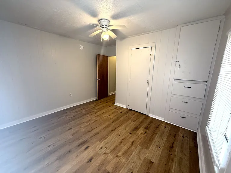300 N Kinney Ave — Photo 15