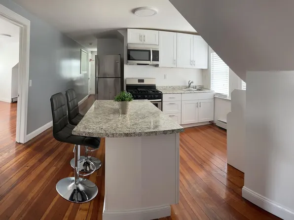 524 Warren Ave, East Providence, RI 02914
