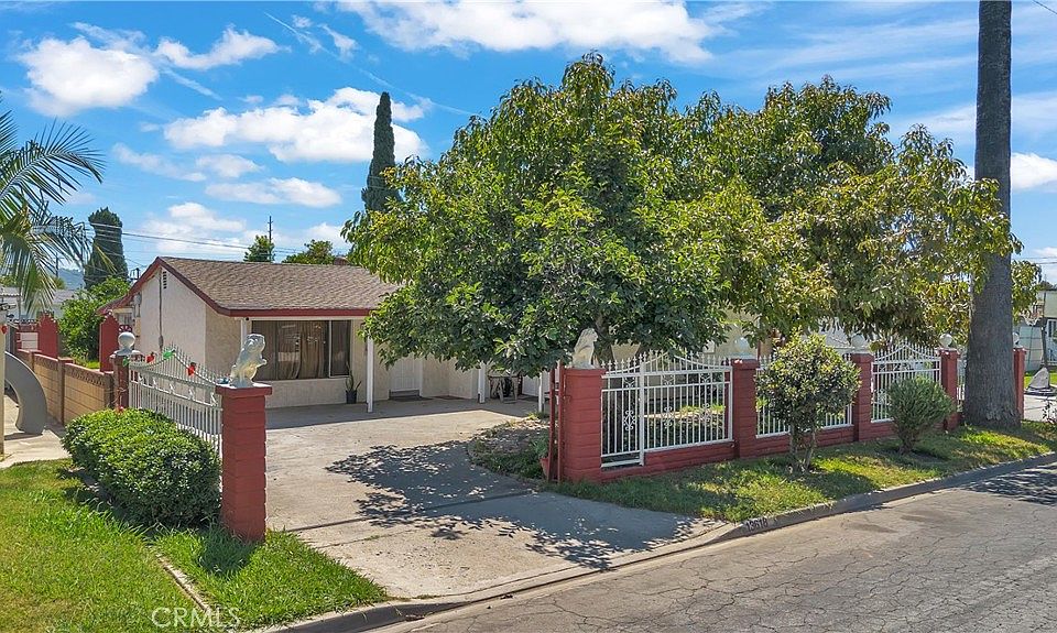 1st image of 13618 Las Vecinas Dr