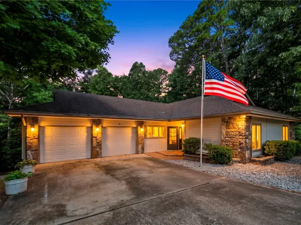2 Raleigh Hills Ln, Bella Vista, AR 72715