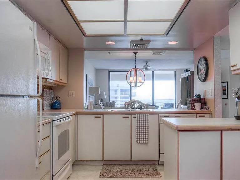 2109 Gulf Of Mexico Dr #1402 — Photo 11