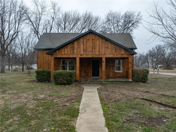 411 W Cedar St, Cherokee, KS 66724
