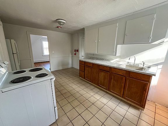 4th image of 34 1/2 Harris Ave #34-1/2