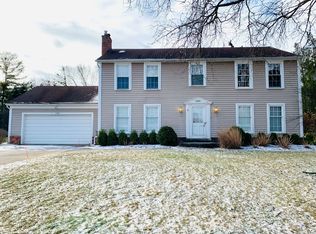 33929 Old Timber Rd, Farmington Hills, MI 48331