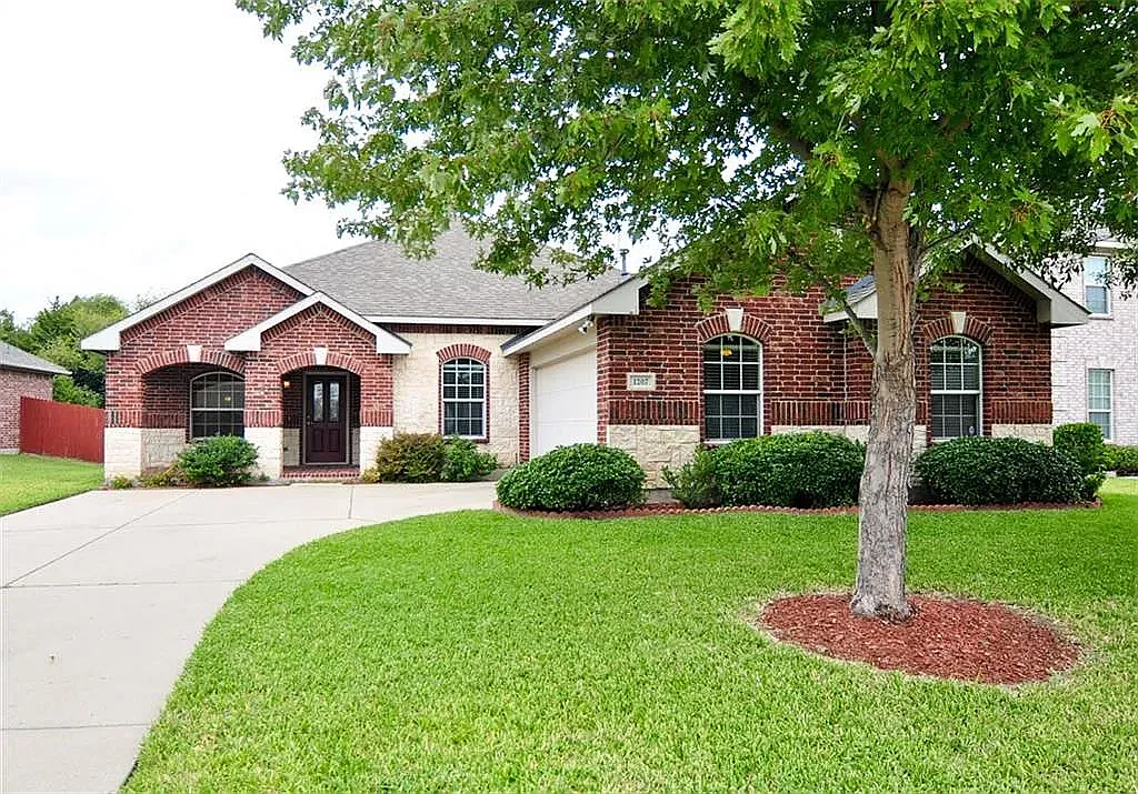 4 bed, 1980 sqft, $3,050 — Photo 1