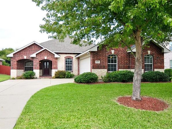 1207 Fox Trail Dr