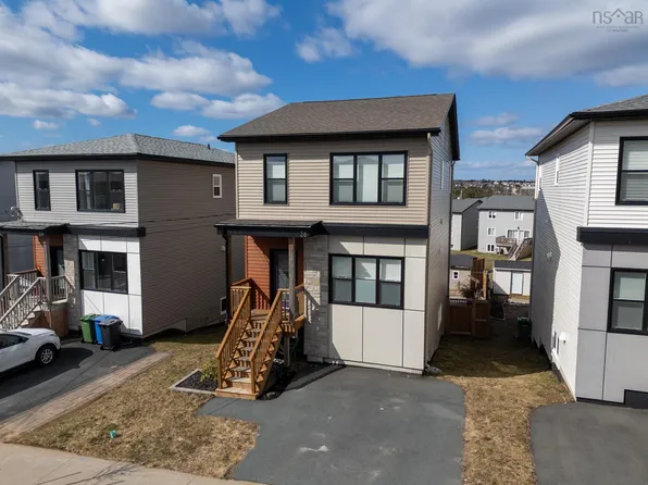 26 Travertine Ct, Halifax, NS B3P 0J5