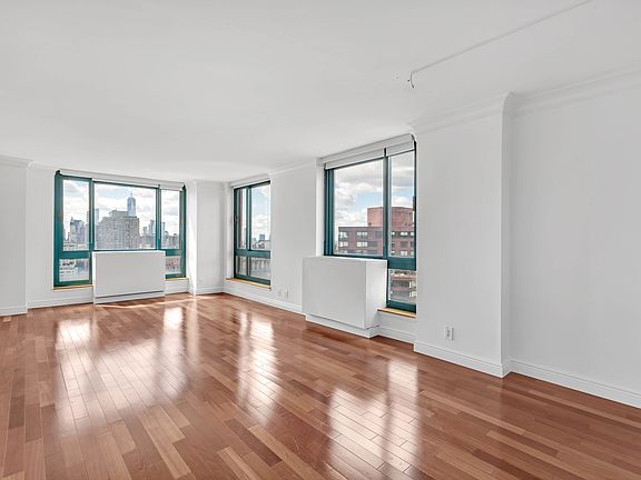 3rd image of 1 Irving Pl APT V25d