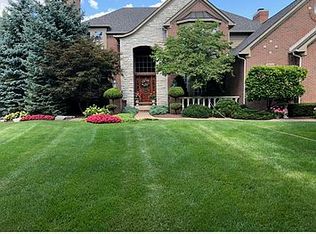18044 Wildflower Dr, Northville, MI 48168