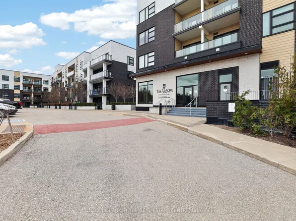 555 William Graham Dr #246, Aurora, ON L4G 3H9