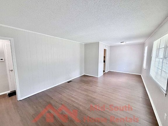 5th image of 3682 Suzanne Dr