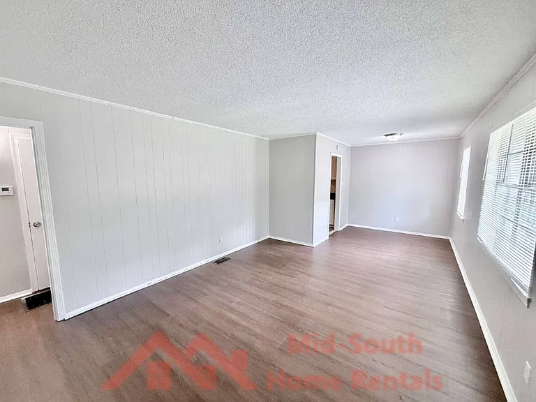 3682 Suzanne Dr — Photo 5
