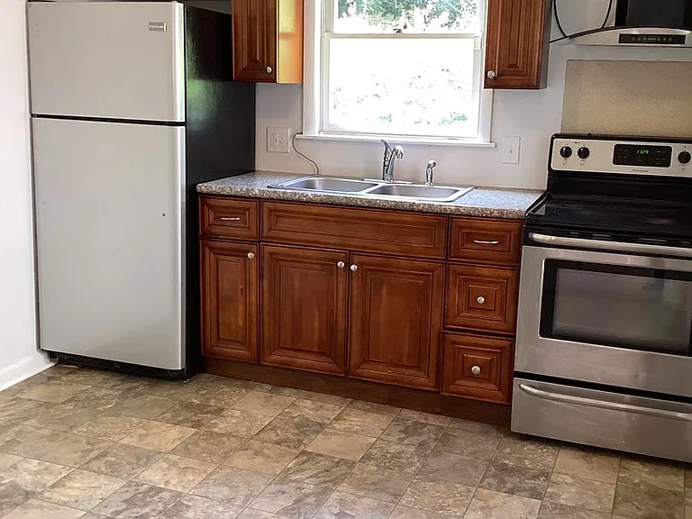 232-234 W 2nd St — Photo 9