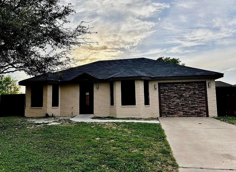 317 Whitewing Dr