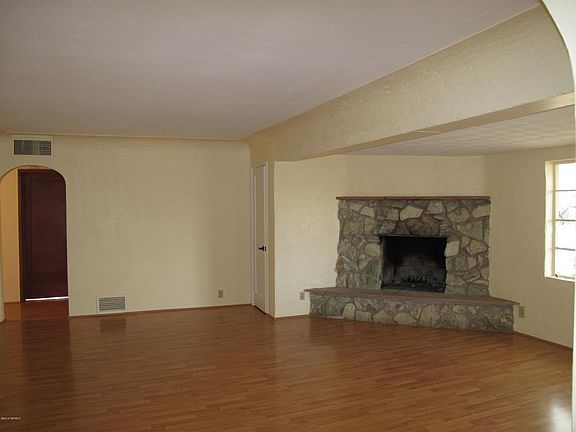 3rd image of 2920 E Monte Vista Dr