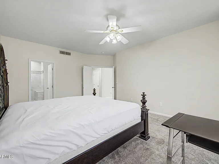 1015 E Irma Ln — Photo 19