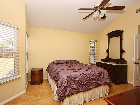 5th image of 1383 Greenborough Dr