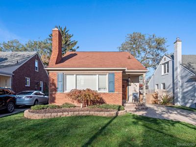 2064 Oxford Rd, Grosse Pointe Woods, MI, 48236