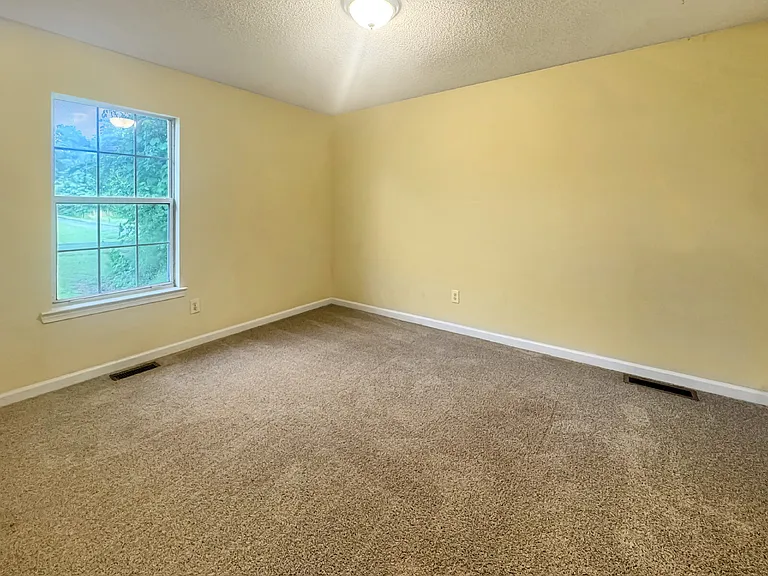 4031 Oliver Dr — Photo 7