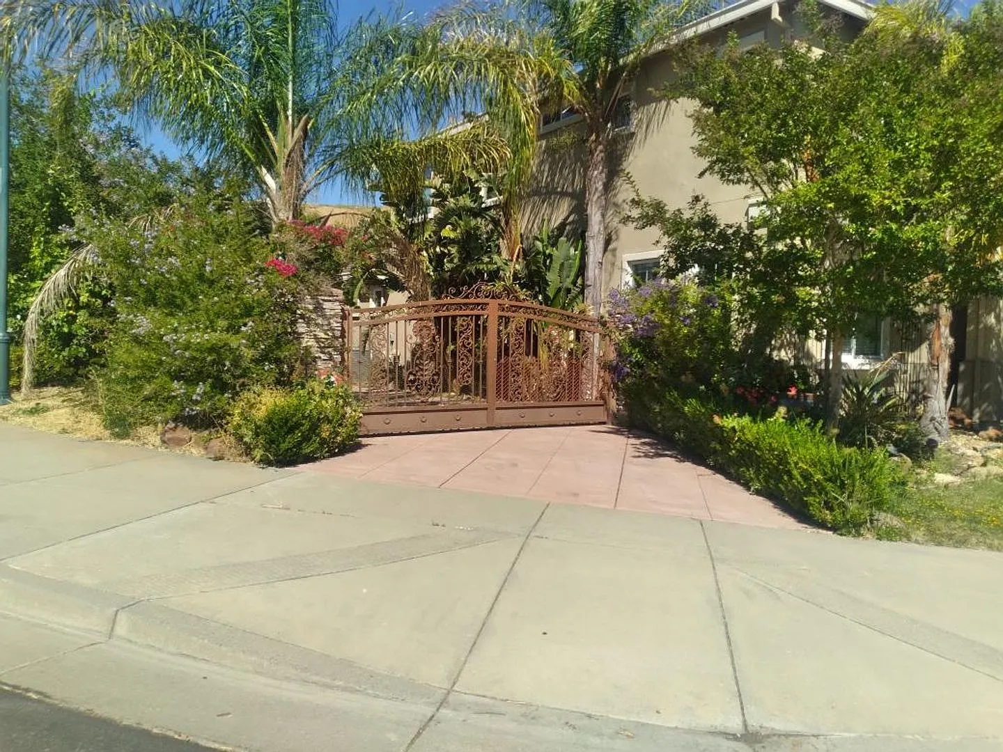 Corner Welcoming Home — Photo 3